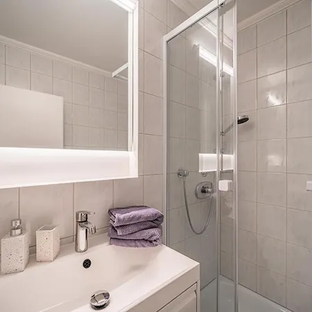 Moser Apartment *